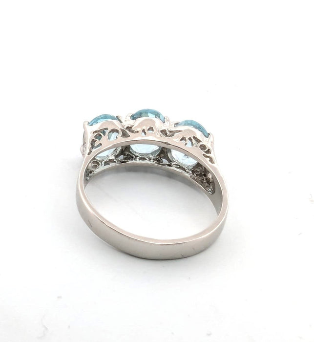 Bague Bague en or blanc, aigue-marine et diamants 58 Facettes