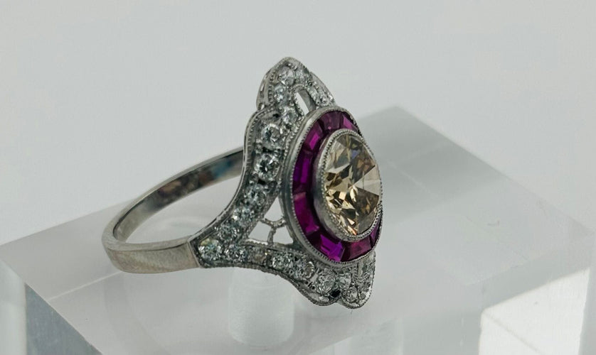 Platinum ring with diamonds and rubies. Art Deco style. 