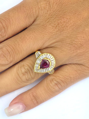 Bague 53 Bague en or jaune avec rubis et diamants 58 Facettes