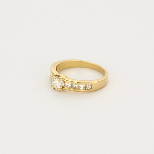 Bague 53.5 Bague solitaire en or jaune 18K diamants 58 Facettes DRE15663