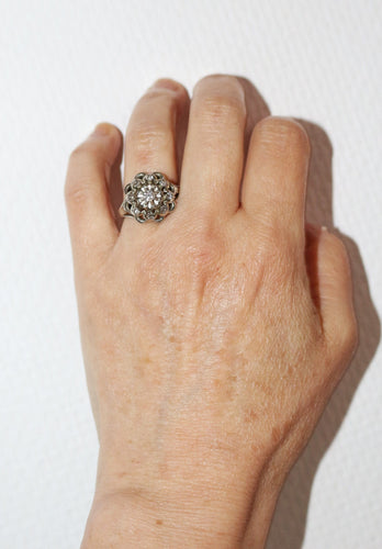 Bague 54 Bague marguerite platine et diamants 58 Facettes 567