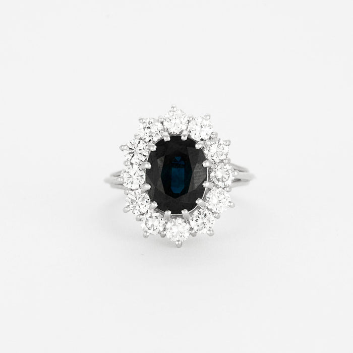 Sapphire daisy ring surrounded by diamonds in white gold