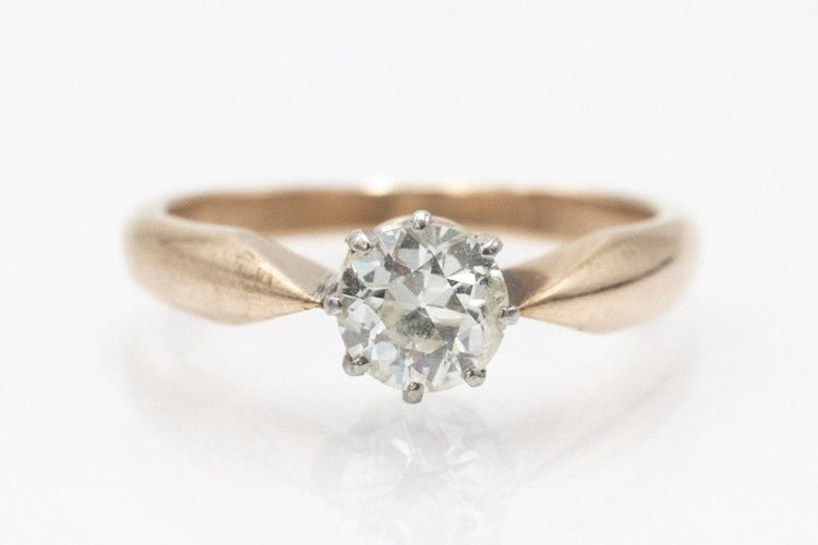 Bague 58 Bague exceptionnelle en or jaune avec un diamant taille brillant ancien de 0,89 ct. 58 Facettes 11216