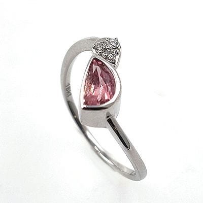 Bague Bague en or blanc avec saphir Padparadscha et diamants 58 Facettes 39035113