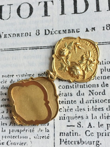 Pendentif Pendentif porte-photo Art Nouveau en or jaune et or vert 58 Facettes