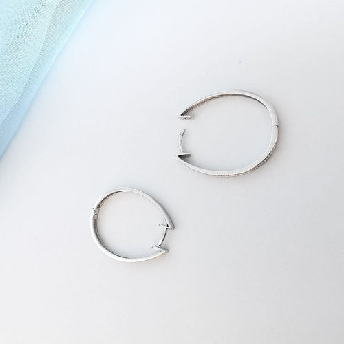 Boucles d'oreilles Boucles d'oreilles créoles ovales en diamants Or blanc 18K 58 Facettes 1761