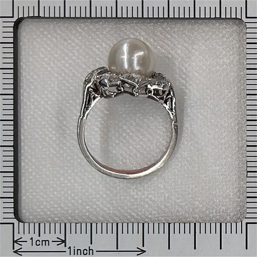 Bague 50 Géométrie du glamour : exploration d'une bague Art déco belge des années 1920 58 Facettes 22132-0317