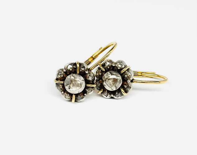 Boucles d'oreilles Boucles d'oreilles en or jaune et argent 916, serties de diamants taille rose, datant du début du XXe siècle. 58 Facettes E18