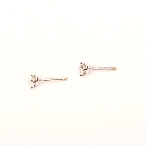 Boucles d'oreilles Boucles d'oreilles puces diamants en or blanc 58 Facettes
