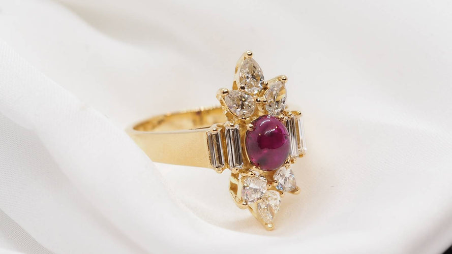 Bague 53 Bague fleur or jaune, cabochon de rubis et diamants 58 Facettes 30364