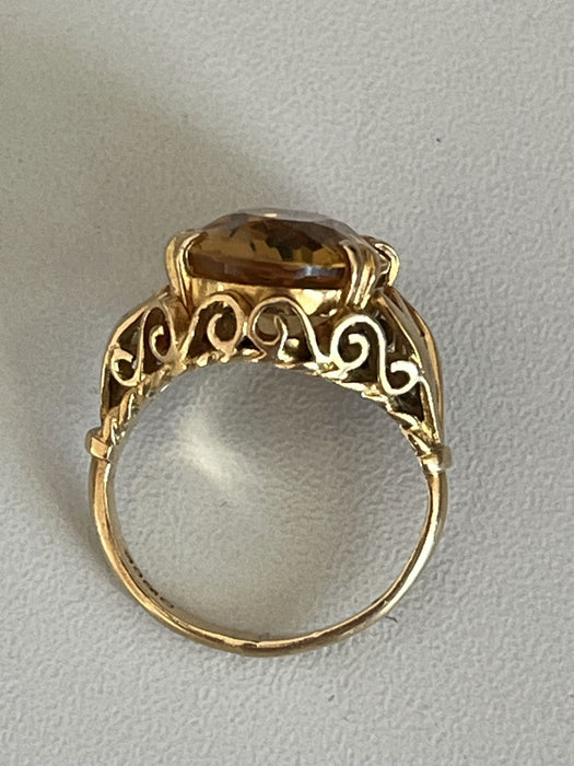 Ring aus Citrin-Gelbgold
