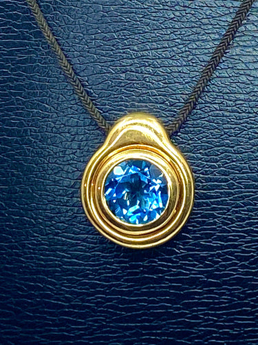 Pendentif Pendentif en or jaune et topaze bleue 58 Facettes AB355