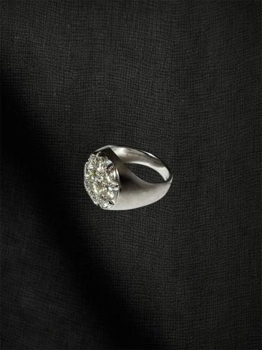 Bague 58 Bague en or blanc « Le Seigneur de la Lumière » sertie de diamants pavés 58 Facettes