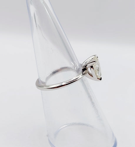 Bague 48.5 Bague solitaire or blanc et diamant Fancy Light Yellow, certificat AIG 58 Facettes A05697