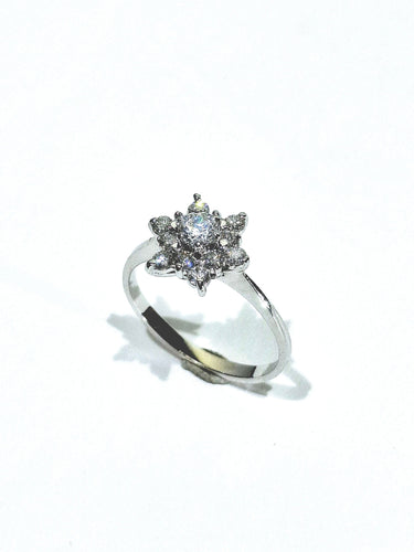 Bague 54 Bague étoile en or blanc 18 carats et diamants taille brillant 58 Facettes