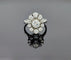 Bague 56 Bague marguerite en or blanc avec diamants 58 Facettes