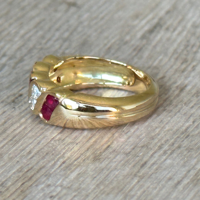 Bague 55 Bague jonc or jaune rubis diamants 58 Facettes 97