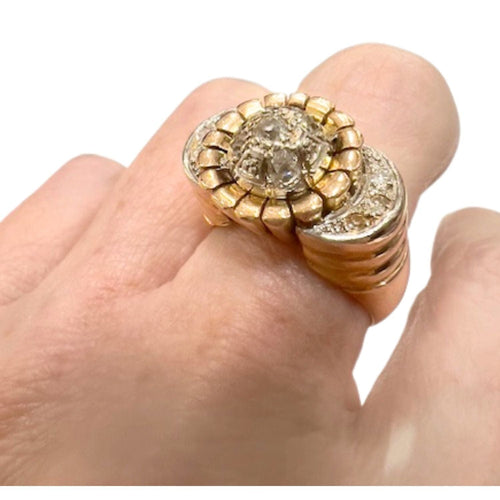 Bague 54 Bague au design rétro des années 1940-1945 en or 18 kt et platine avec diamants 58 Facettes CH38