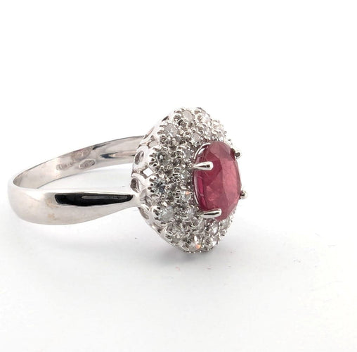 Prsten z bílého zlata s diamanty a centrálním rubínem