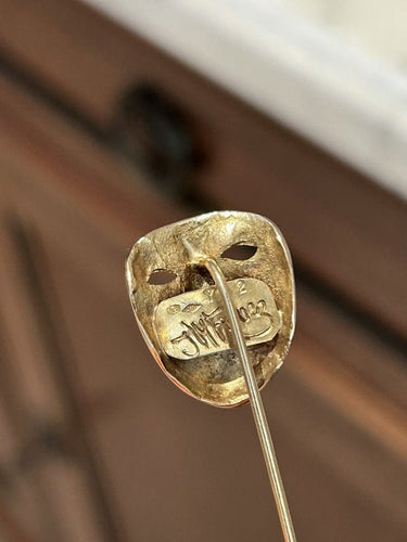 Broche Epingle en or jaune 18k par Jean-marie Fievez ( 1949-2007 ) 58 Facettes