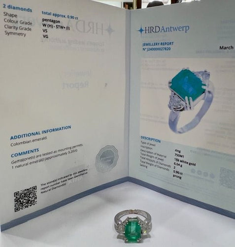 Bague Bague en or blanc, émeraude et diamants du XXe siècle avec certificat de laboratoire 58 Facettes Q63B