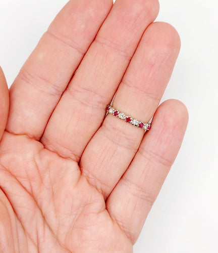 Bague 51 Alliance américaine vintage or blanc 18k diamants et rubis 58 Facettes A06081