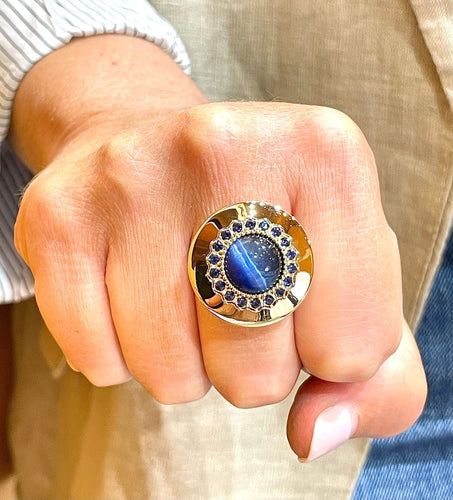 Boucles d'oreilles parure 4 pièces en or jaune 18 carats , saphirs et chrysobéryls bleus oeil de chat 58 Facettes