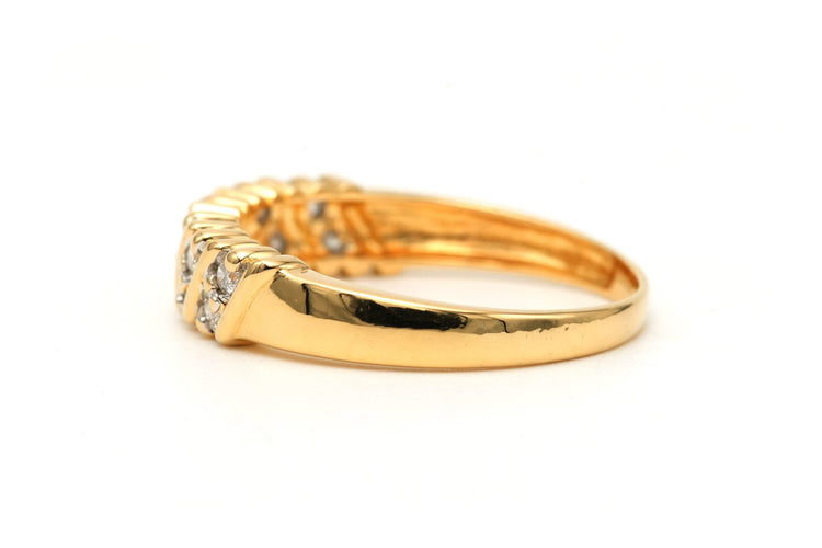 Bague 53 Bague contemporaine sertie de diamants taille brillant en or jaune 18 carats 58 Facettes 23233