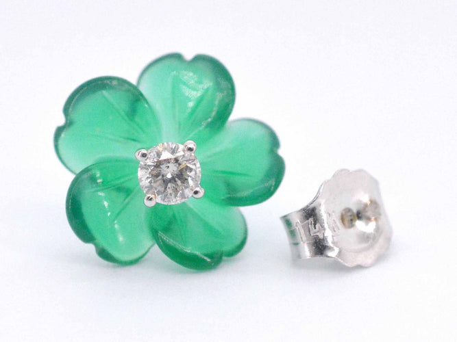 Boucles d'oreilles Boucles d'oreilles en or blanc 0,18 carat avec fleur précieuse verte et gros diamants 58 Facettes 2258