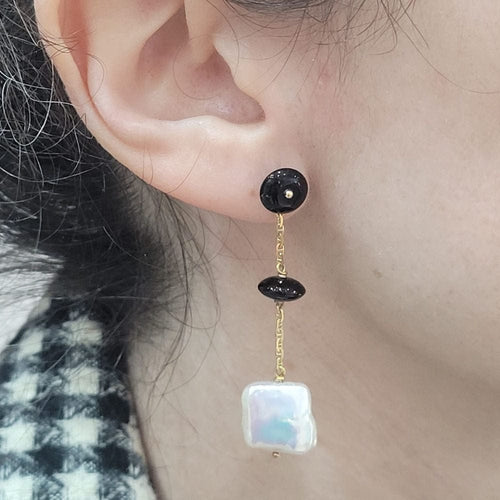 Boucles d'oreilles Pendientes démontables en or jaune 18k, perles et onyx 58 Facettes T224
