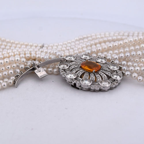 Collana di perle con medaglione en or blanc 18 kt, perles, zaffiro, diamanti 58 Facettes CL110