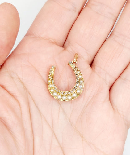 Pendentif Pendentif fer à cheval en or rose 18k, diamants tailles roses et perles 58 Facettes A06353