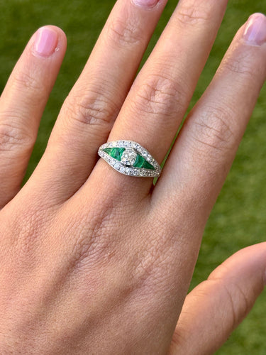 Bague 55 Bague de style Art déco en platine avec diamants et émeraudes 58 Facettes