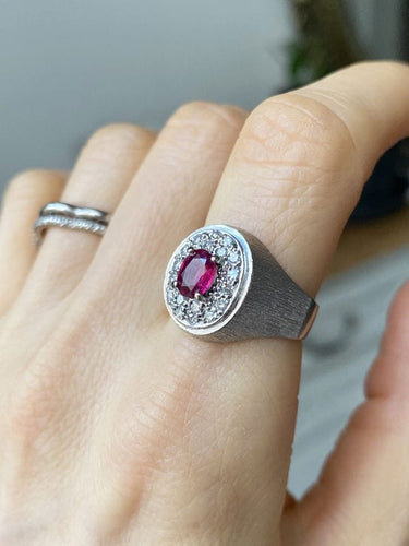 Bague 54 Bague chevalière en or gris 18k rubis et diamants 58 Facettes