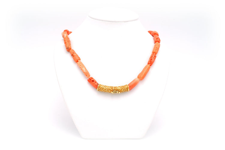 Collier Collier Années 70 en or jaune 18 carats et corail 58 Facettes 21664