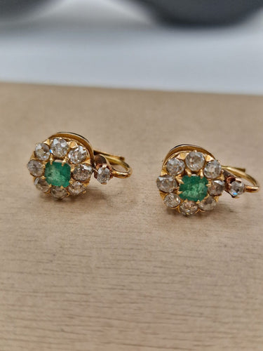Boucles d'oreilles Boucles d'oreilles anciennes en or rose avec grappe d'émeraude, début 1900 58 Facettes