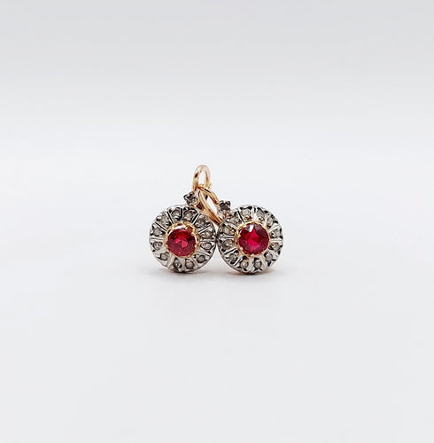 Boucles d'oreilles Dormeuses marguerite antique or rose pierre rouge et diamants 58 Facettes A00730