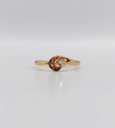 Bague 45 Petite bague antique or rose croissant de lune et diamants taille rose 58 Facettes A06297
