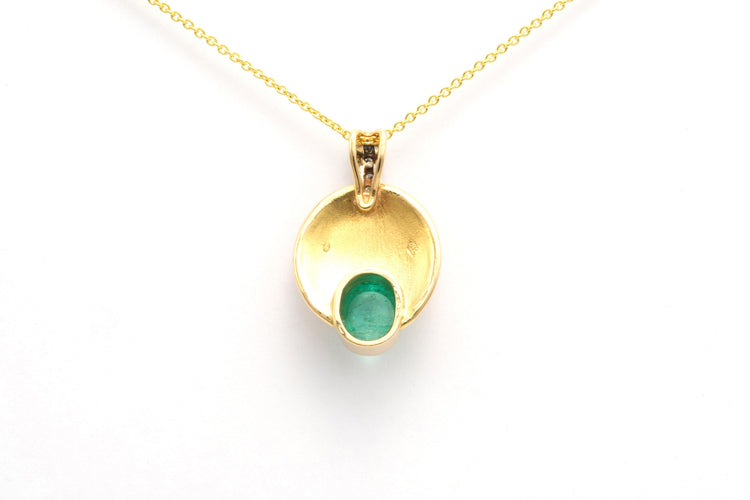 Pendentif Pendentif en or jaune et blanc serti d'une émeraude et de diamants 58 Facettes 21207