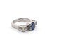 Bague 54 Bague vintage en or blanc avec un saphir central et des diamants environnants 58 Facettes