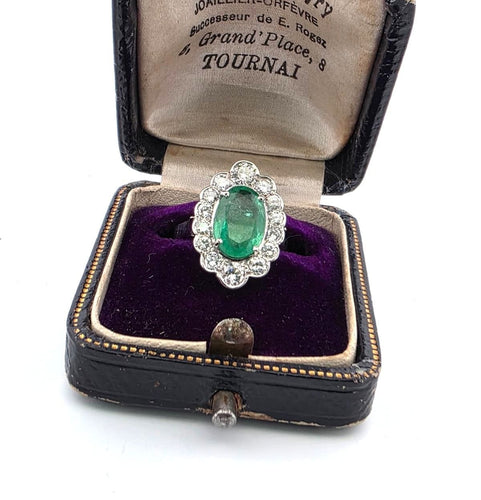 18kt白金戒指，镶嵌3.00克拉祖母绿和0.90克拉钻石 