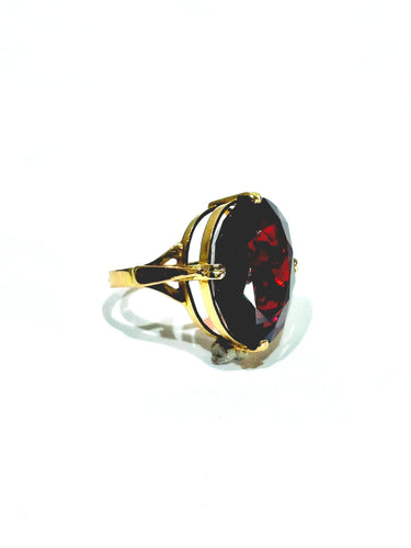 18-carat champagne gold ring and garnet 