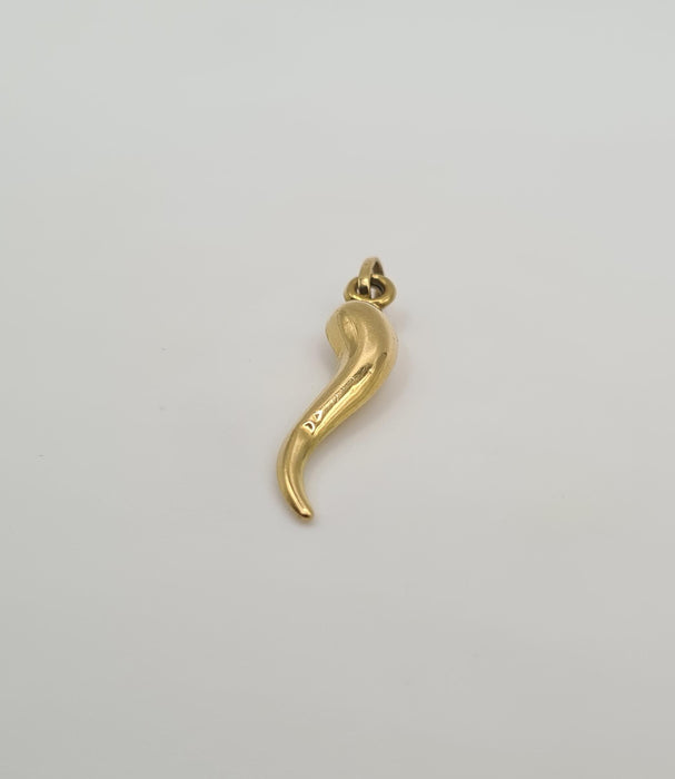 Yellow gold pendant