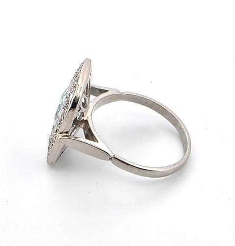 Bague 52 Bague en platine avec aigue-marine centrale et diamants environnants 58 Facettes