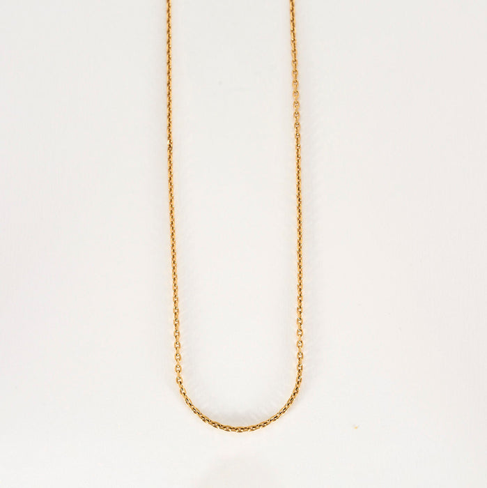 Yellow gold curb chain