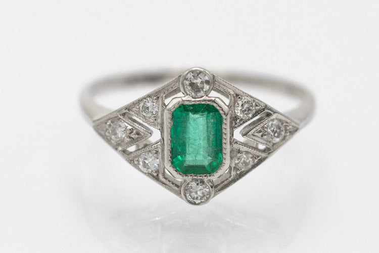 Bague 57 Bague en platine de style Art déco avec émeraudes et diamants 58 Facettes 10519