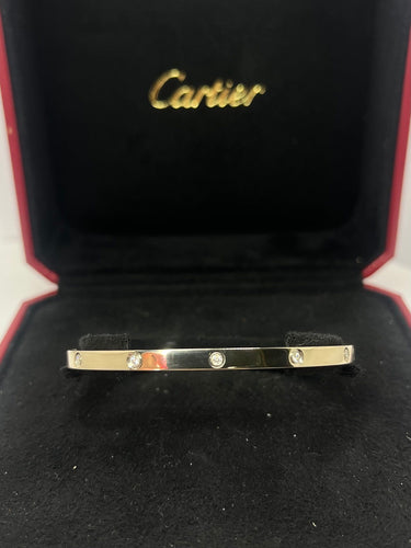 Bracelet Bracelet petit modèle Love Cartier or blanc et 10 diamants 58 Facettes 00056302