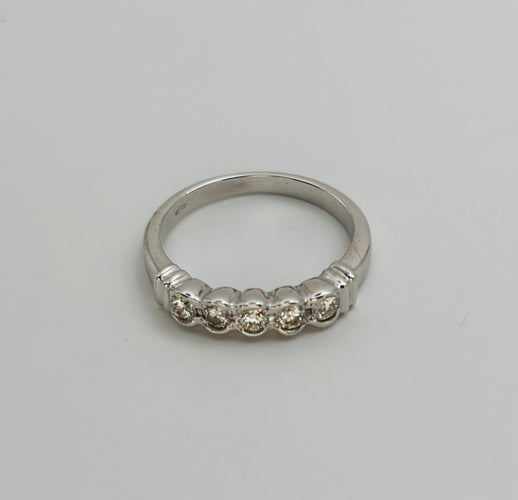 Bague 52 Bague en or blanc et diamant. 58 Facettes 50144