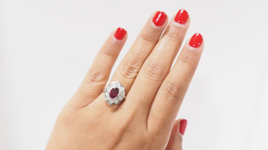 Bague 56 Bague Entourage En Or Blanc, Rubis Et Diamants 58 Facettes F4385