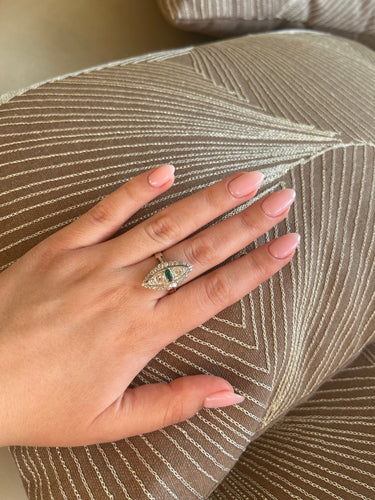 Bague 60 Bague or blanc, émeraude et diamants 58 Facettes 1020